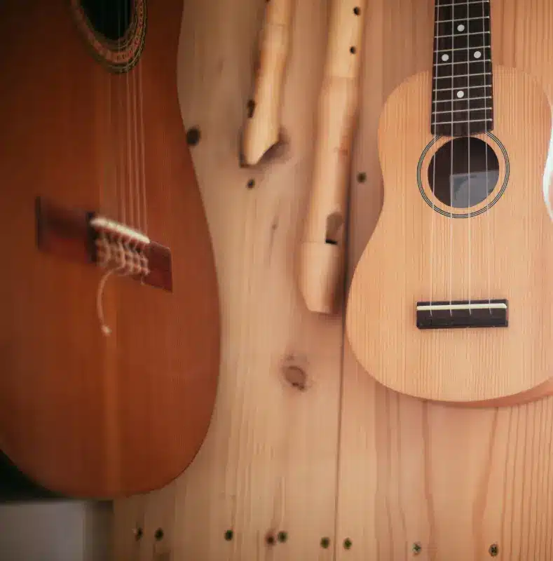 quel instrument choisir pour un enfant : guitare, flûte à bec ou ukulélé ?
