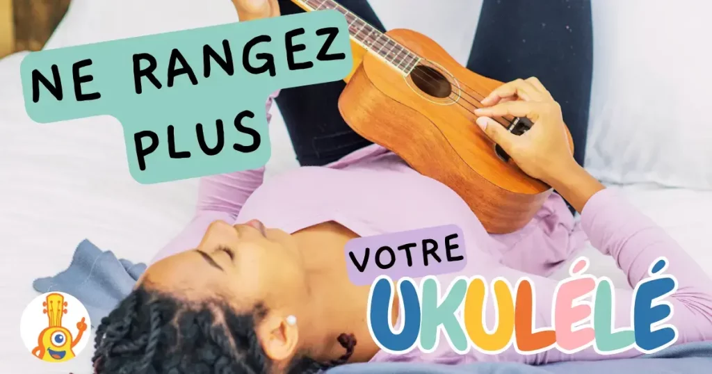 miniature de l'article "progresser rapidement au ukulélé" avec une femme qui joue du ukulélé sur le canapé