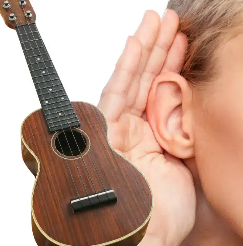 oreille qui écoute le son d'un ukulélé pour apprendre la musique